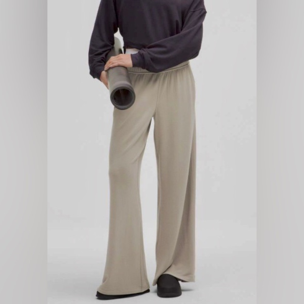Lululemon Women's BeCalm Soft Mid-Rise Wide-Leg Pants Size L